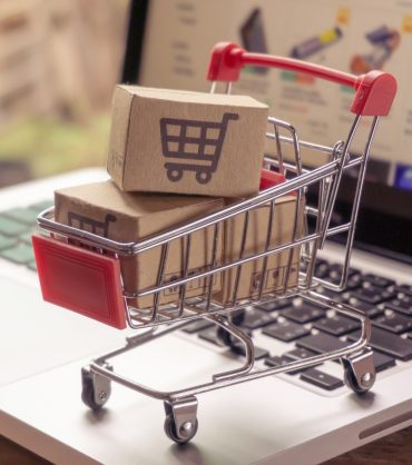 Navigating the Operational Landscape_ Advantages and Challenges of Selling on or to Amazon